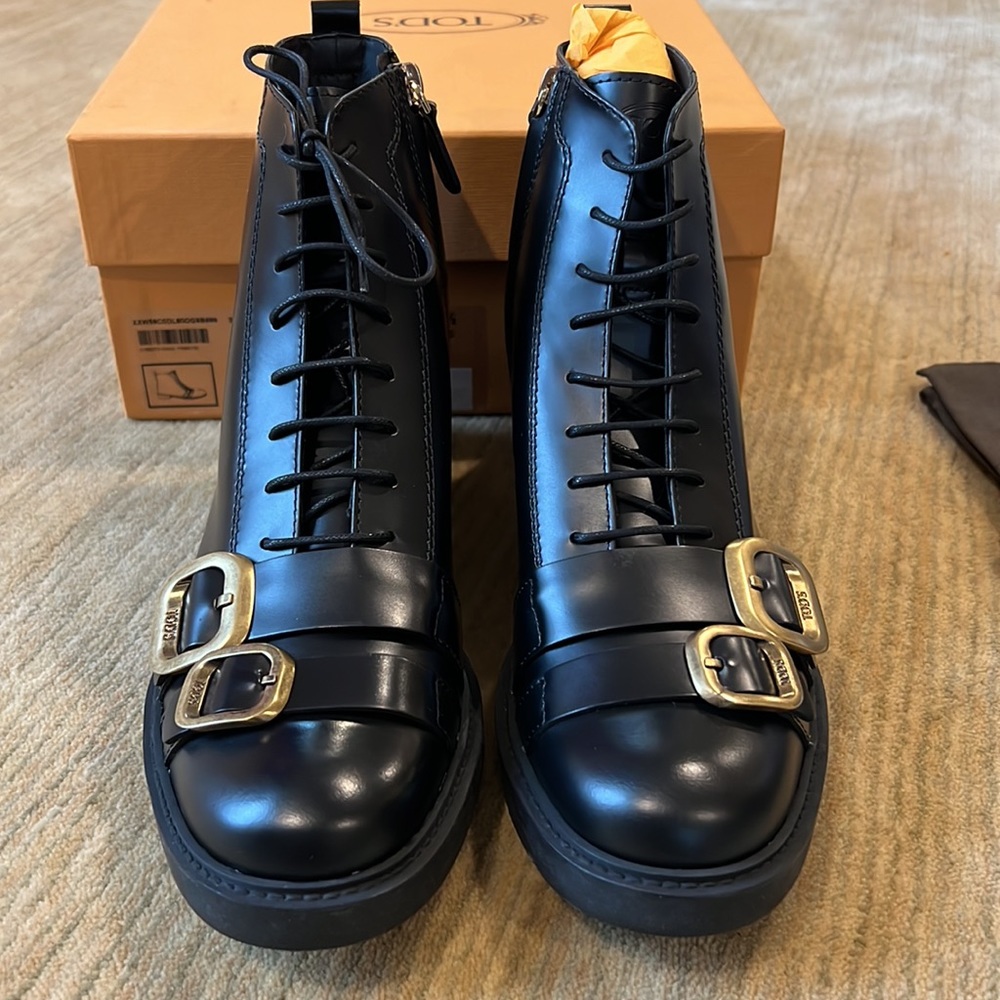 Brand NWT Tod’s Gomma Basso ankle boots - size 39.5